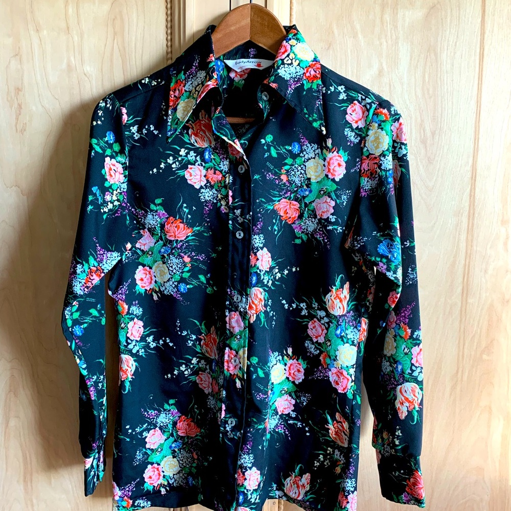 Vintage Lady Arrow 1970’s butterfly collar, multi-colored floral, long sleeve.